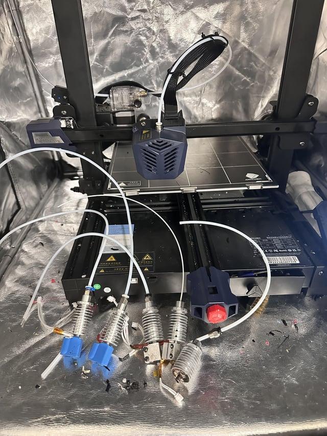 A 3D printer is printing multiple objects simultaneously.
